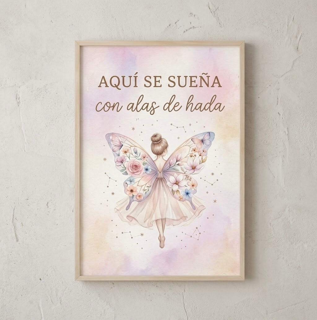 Lámina decorativa infantil «Aquí se sueña con alas de hada» en A4 y A3 – Viva La Home