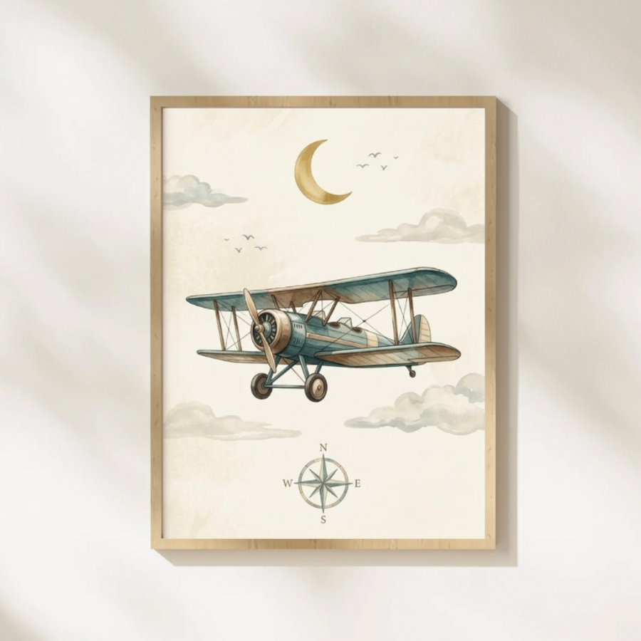 Lámina infantil «Rumbo a la aventura» con ilustración de avión clásico entre nubes – Viva La Home