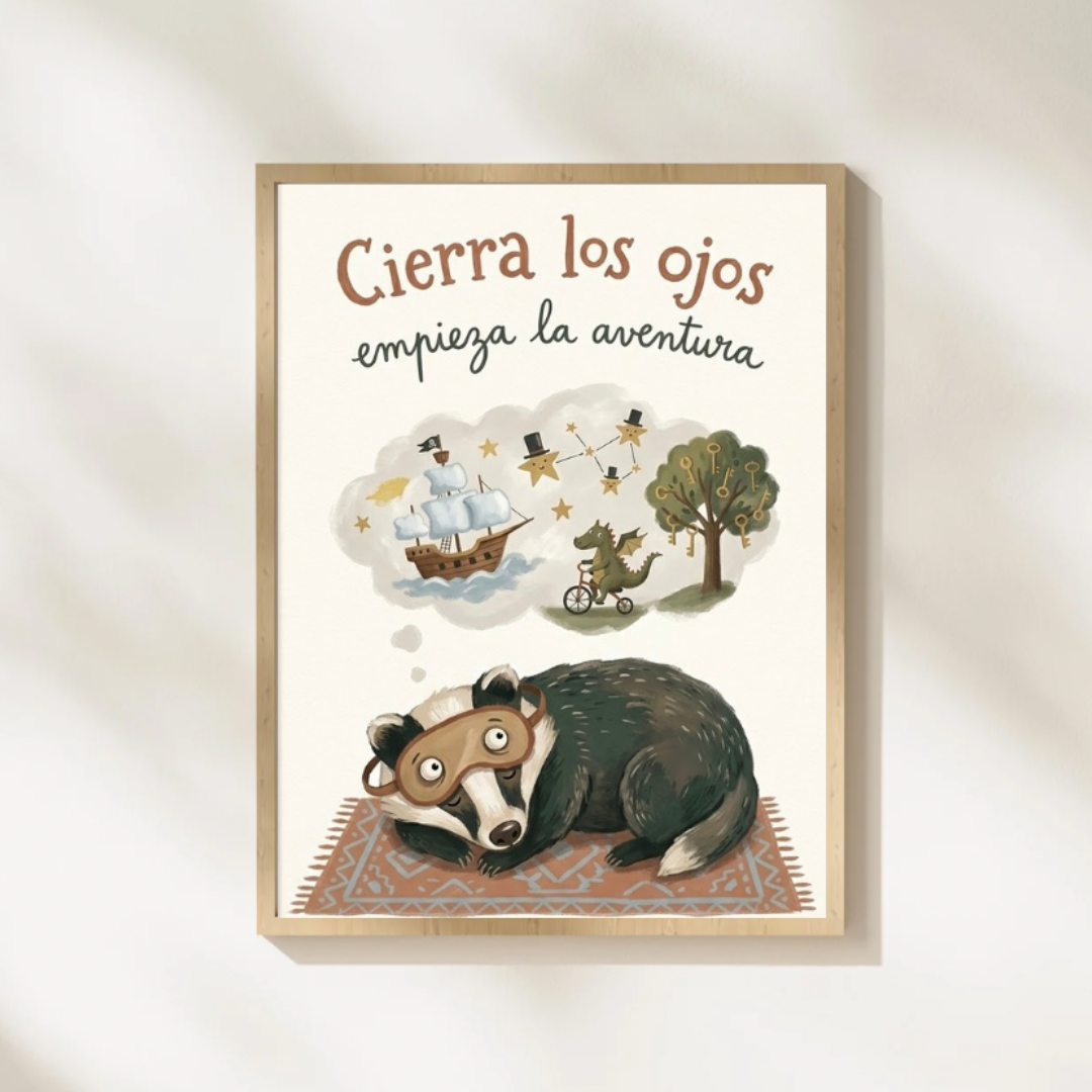 Lámina infantil «Cierra los ojos, empieza la aventura» con ilustración de tejón soñando – Viva La Home
