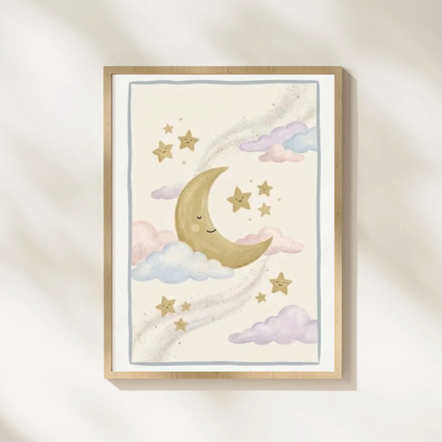 Lámina infantil «Entre nubes y estrellas» con ilustración de luna, nubes y estrellas – Viva La Home