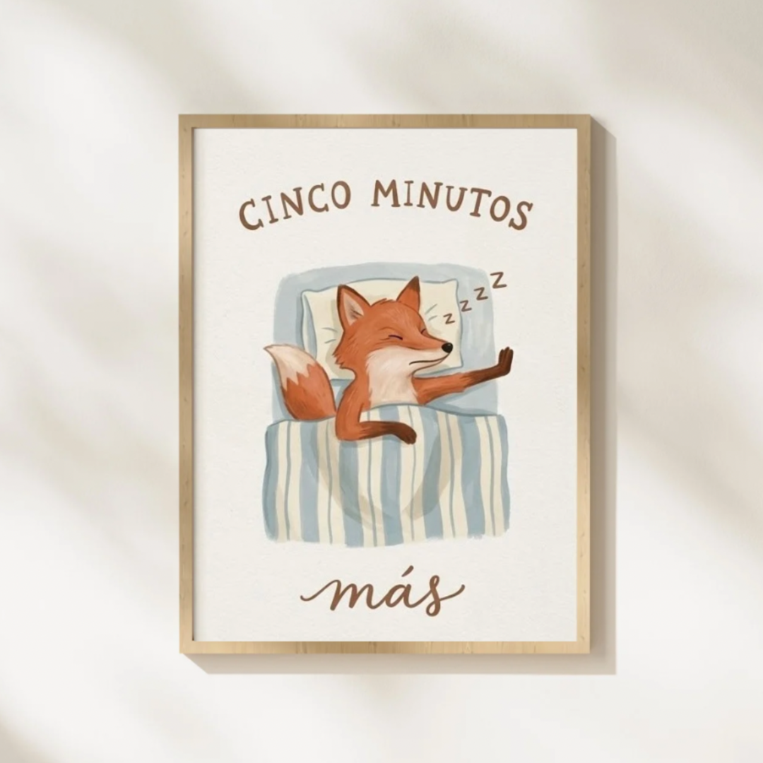 Lámina infantil «Cinco minutos más» con ilustración de zorro en la cama – Viva La Home