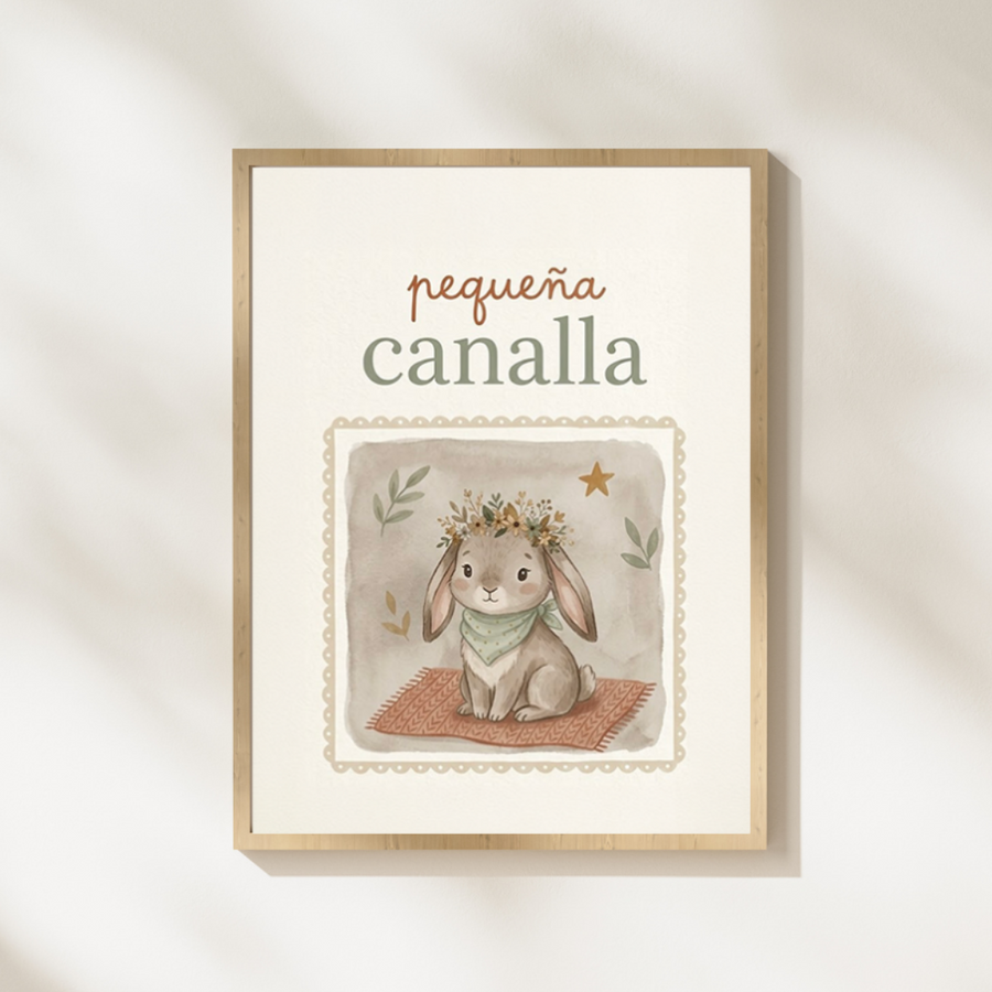 Lámina infantil «Pequeña canalla» con ilustración de conejo con corona de flores – Viva La Home